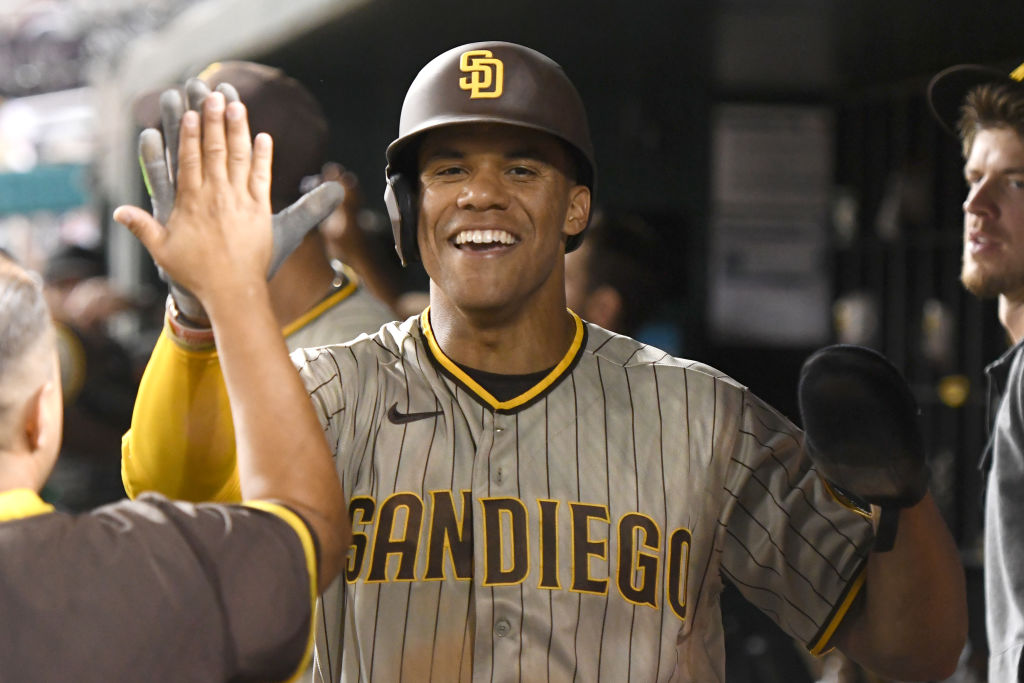 Padres considering return to brown uniforms