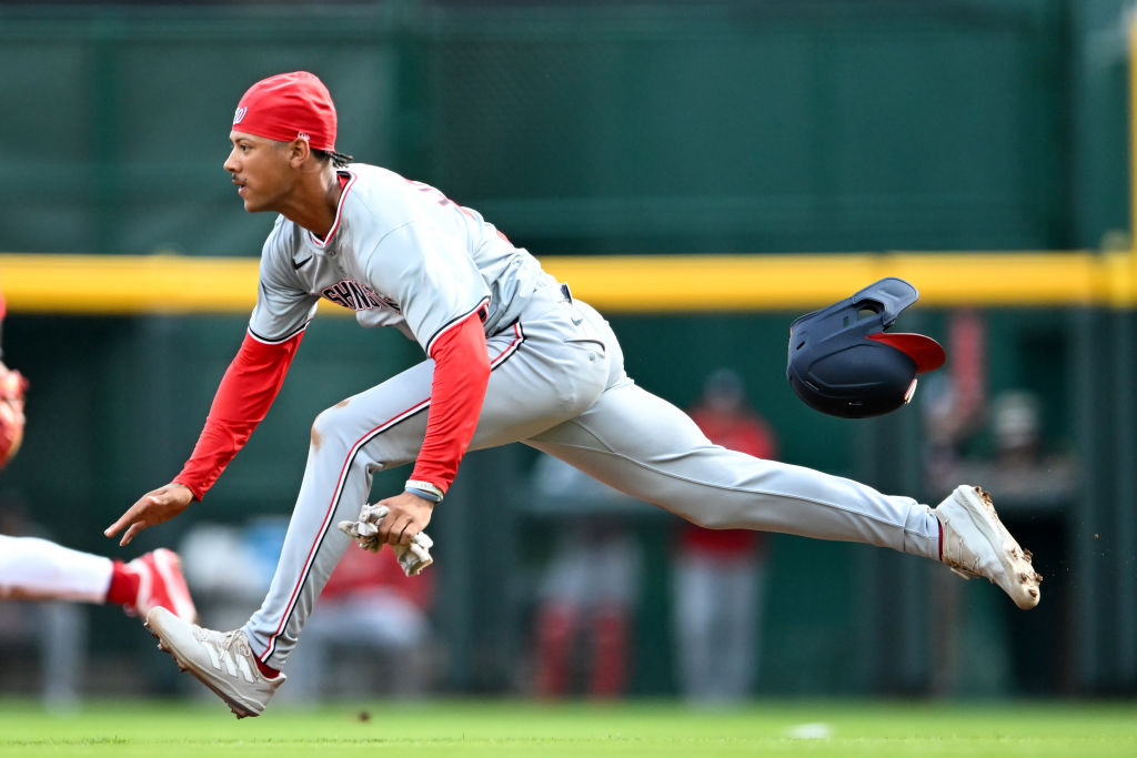 Trey Lipscomb steals second base