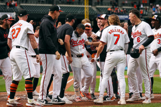 O's celebrate win