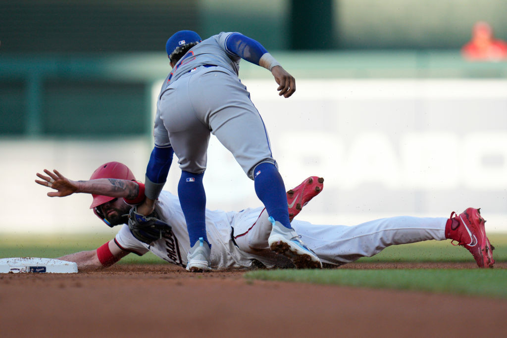 winker stealing white