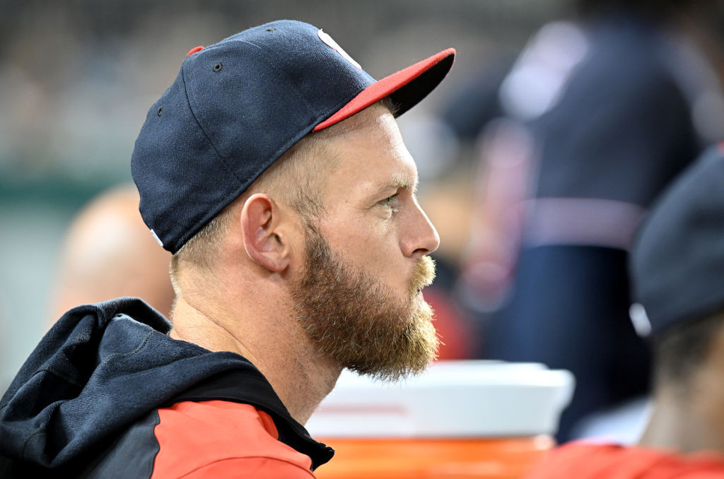 Stephen Strasburg stare dugout