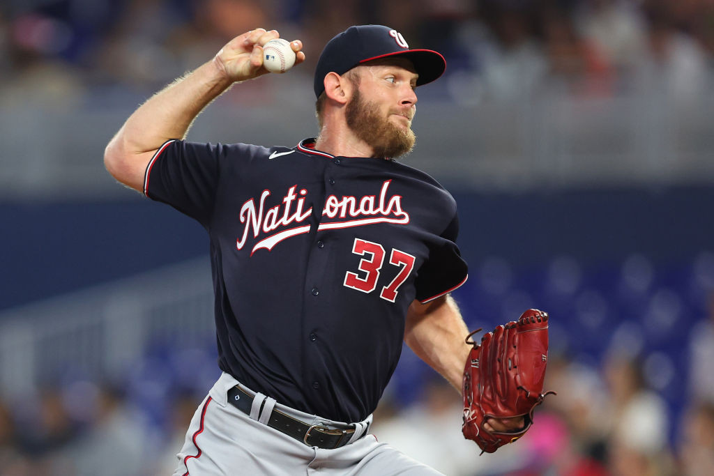 Stephen Strasburg throws blue