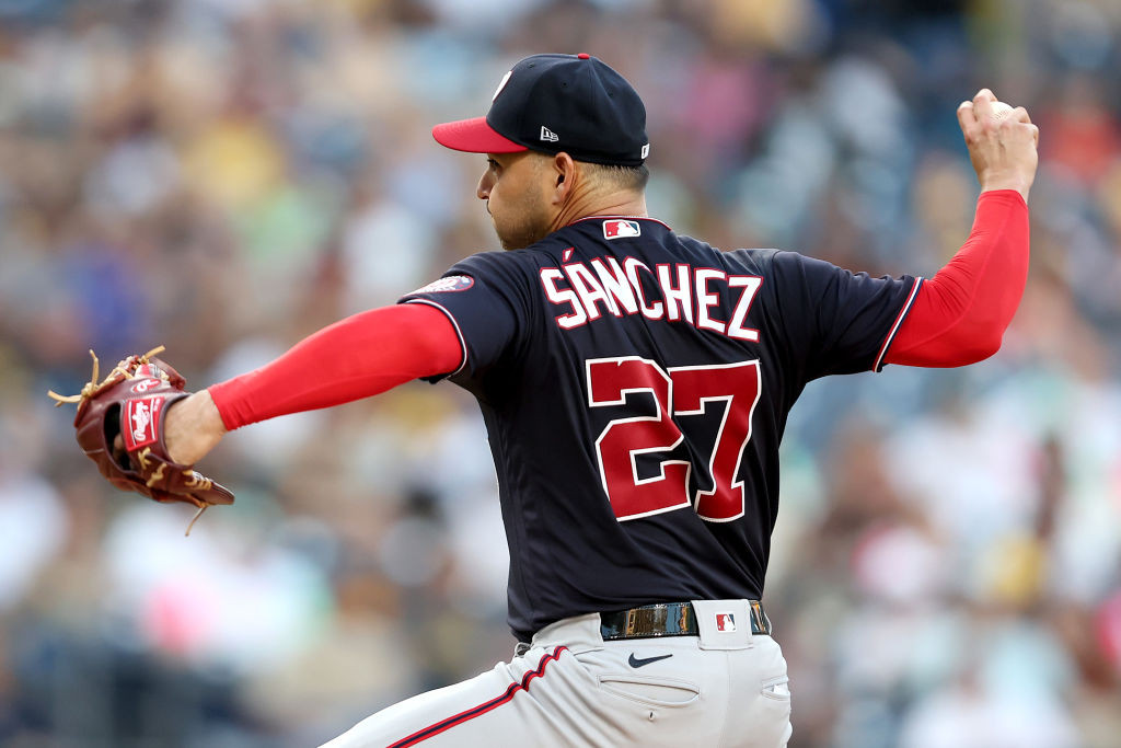 Anibal Sanchez throw blue back away