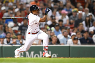 Jeter Downs Red Sox swing white