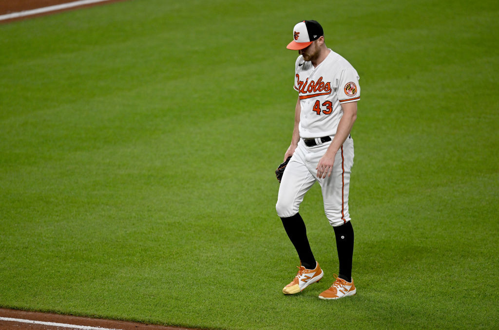 baker walks to dugout white