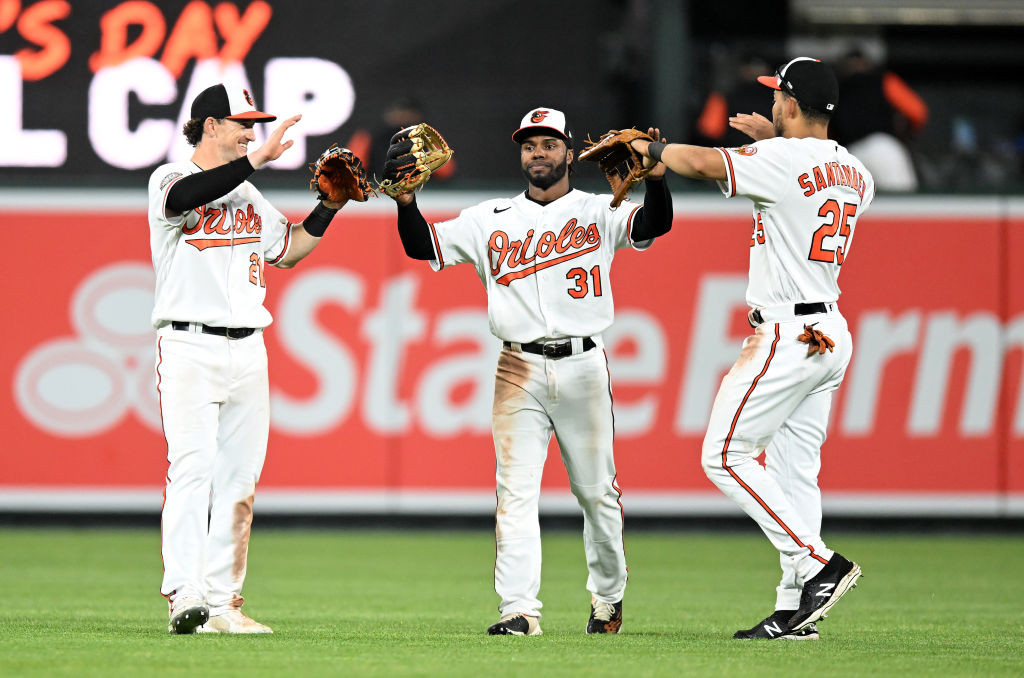 Orioles hit five home runs to gain series split (updated)