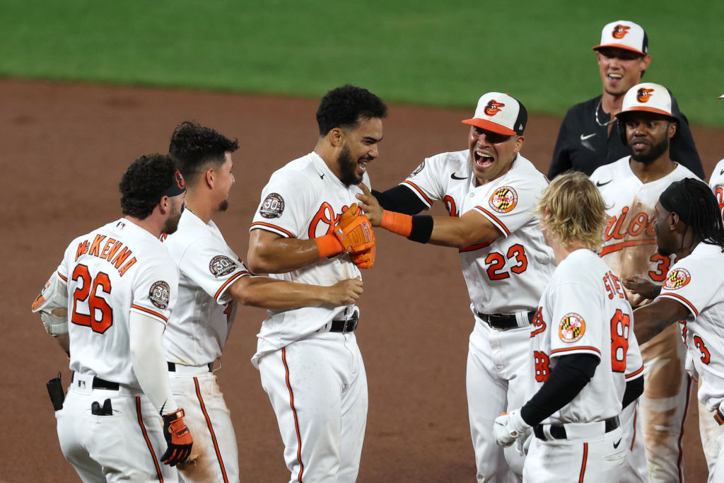 Anthony Santander walkoff celebration white