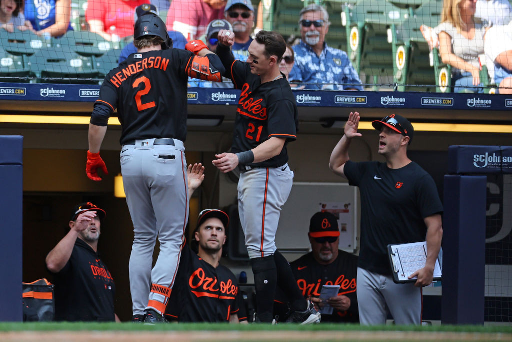 Orioles fend off late comeback, take series over Red Sox in MLB