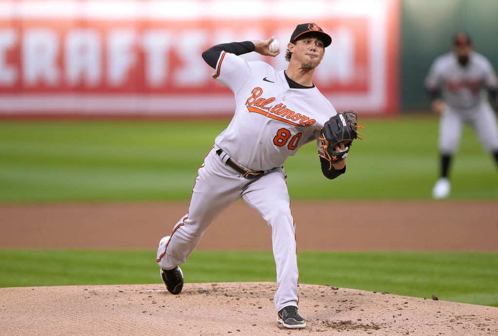 watkins-pitching-white