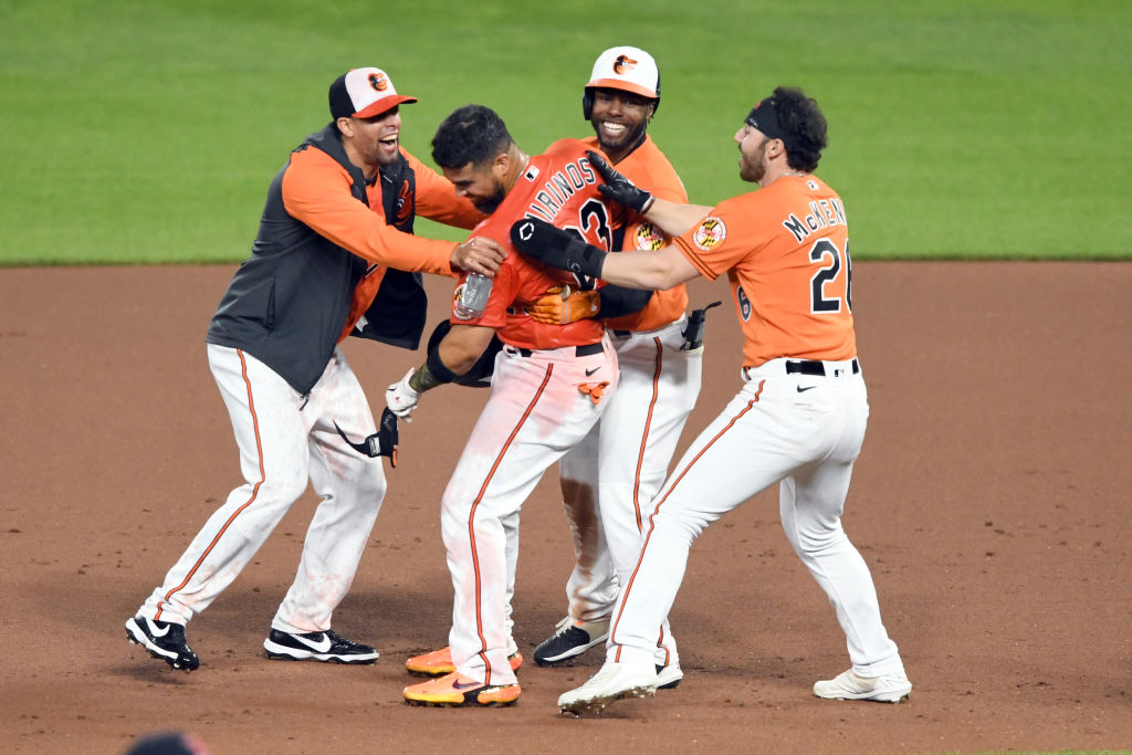 Orioles win in 10th inning on walk-off throwing error (updated)