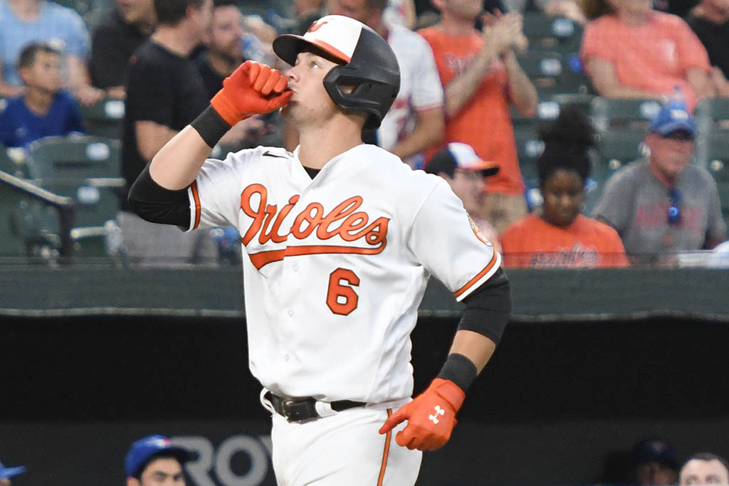 Mountcastle spends another night coming up big vs. Blue Jays