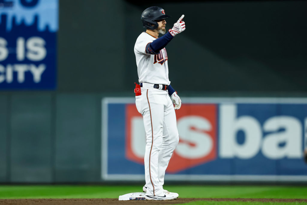 Orioles claim Cave off waivers from Twins