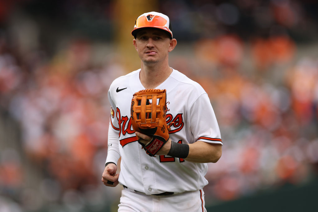 Orioles tender contracts to 17 arbitration-eligible players