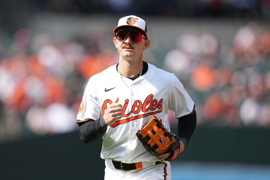 Orioles trade Hays to Phillies for Domínguez and Pache