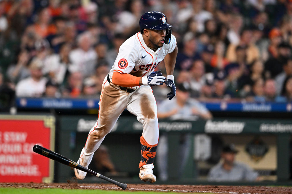 Orioles claim Pedro León, information on home start times and promotional giveaways (updated roster moves)