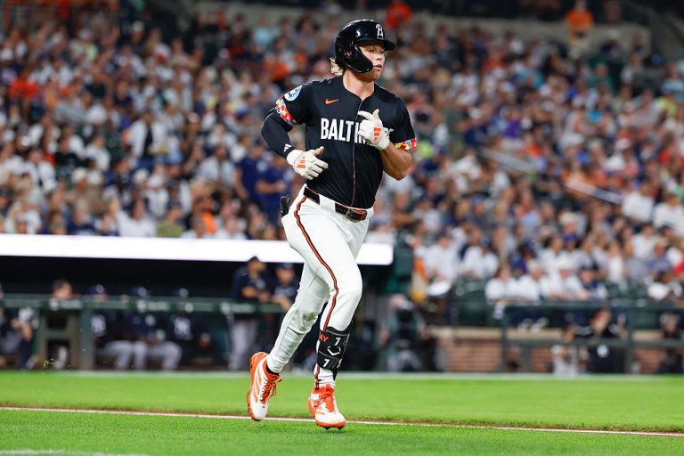 Holliday will begin season on injured list after breaking hamate bone